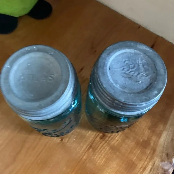 Vintage Aqua Ball Glass Mason Jars with Zinc Lids - Picture 2 of 14